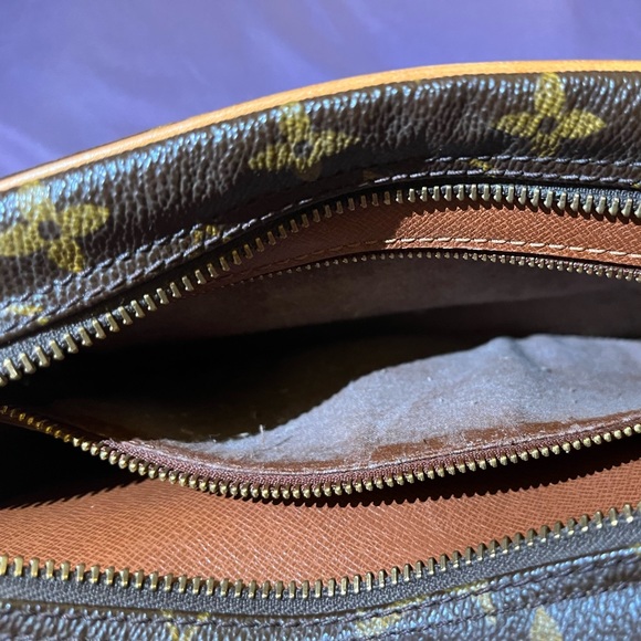 Authentic LV Trocadero 24 - Picture 5 of 6